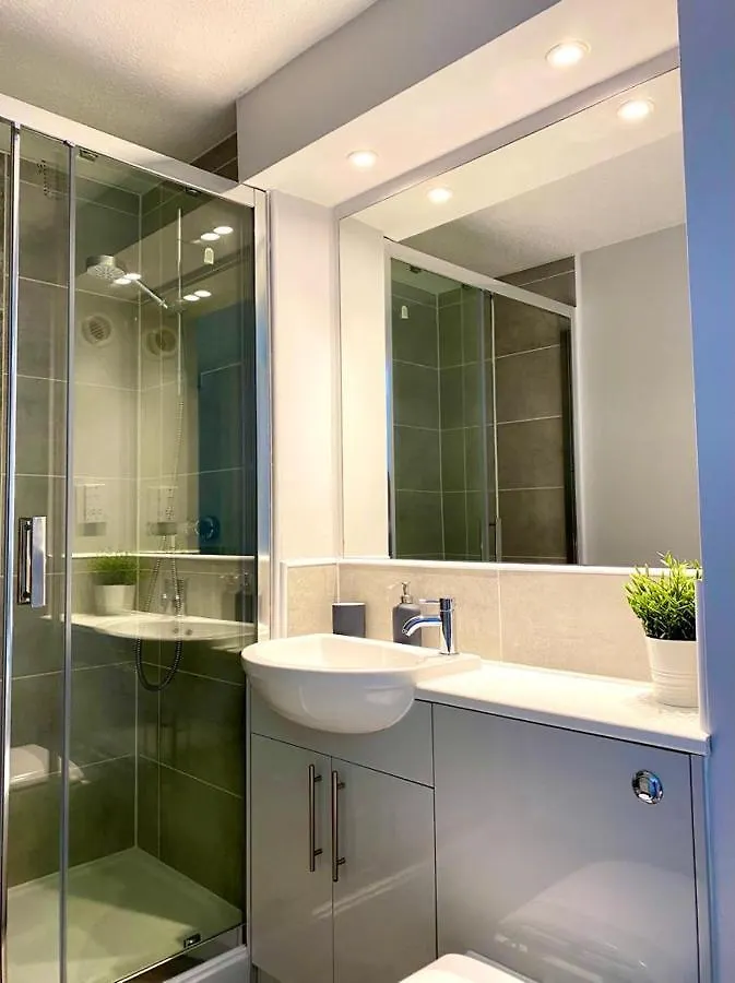 Corstorphine Townhouse: Spacious Stay Near Murrayfield with Garden Edinburgh 0*,