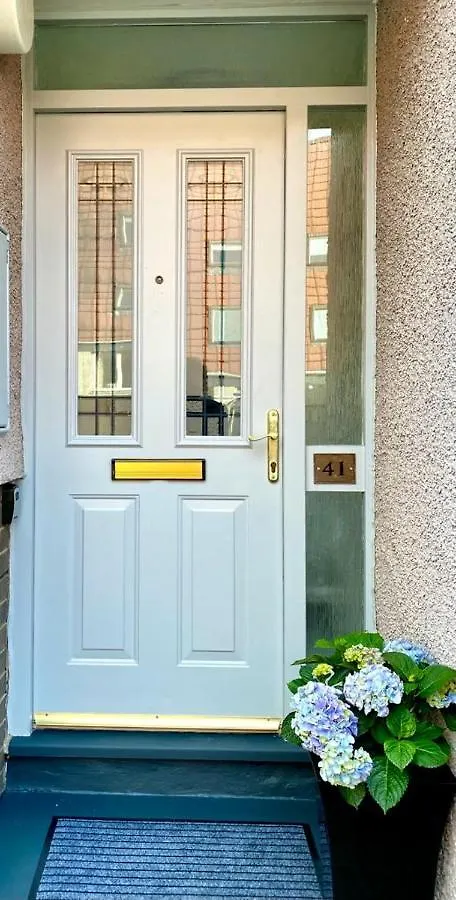 Holiday home Corstorphine Townhouse: Spacious Stay Near Murrayfield with Garden Edinburgh