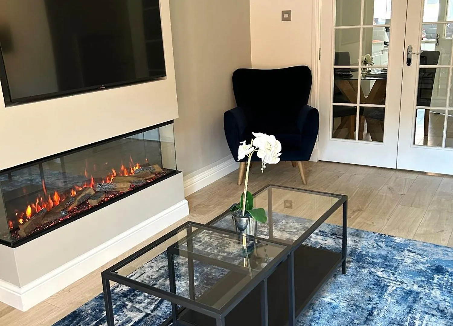 3 Bedroom - 2 Bathroom Townhouse In Corstorphine Near Murrayfield Stadium - Direct Bus To Edinburgh City Centre In 20 Minutes - Two Private Parking Spaces - Private Sunny Garden - Recently Refurbished 0*,  בריטניה